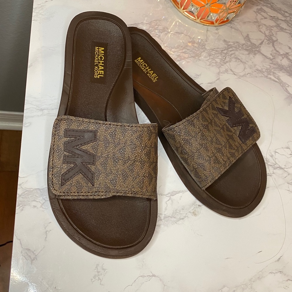Michael Kor slippers